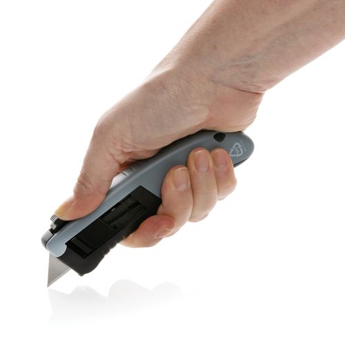 RCS certified recycled plastic Auto retract safety knife