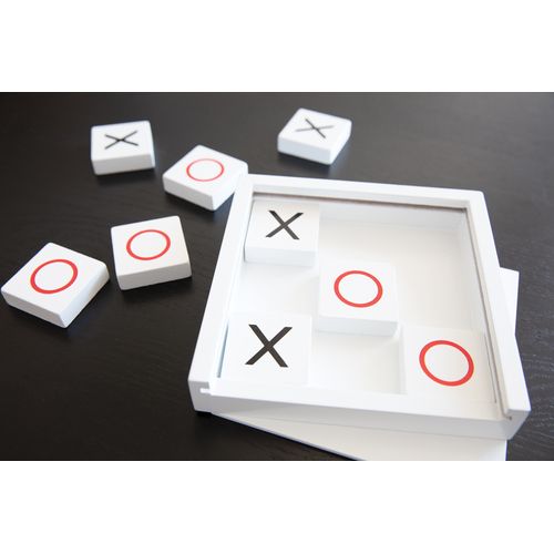 Deluxe Tic Tac Toe game