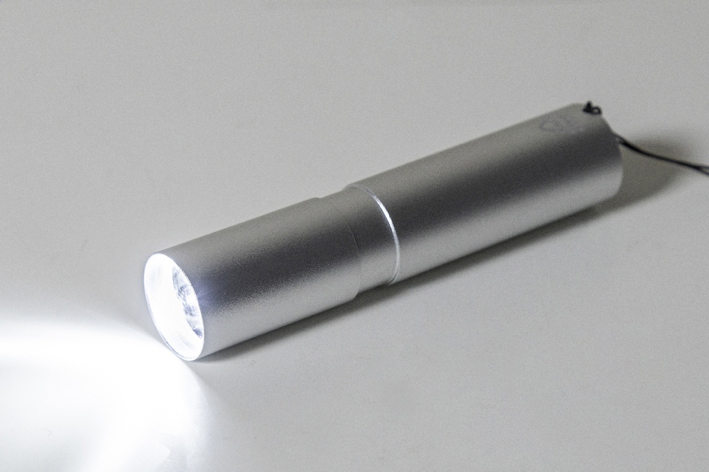 oplaadbare zaklamp van gerecycled aluminium #8