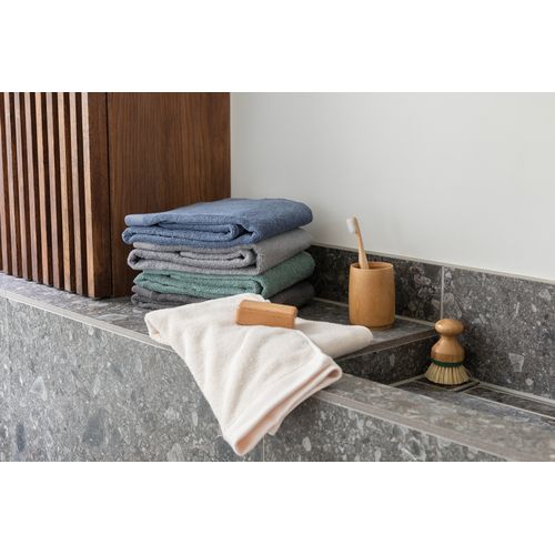 Ukiyo Sakura AWARE™ 500 gsm bath towel 70x140cm