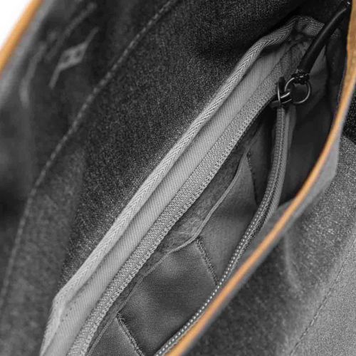 Peak Design Field Pouch Charcoal