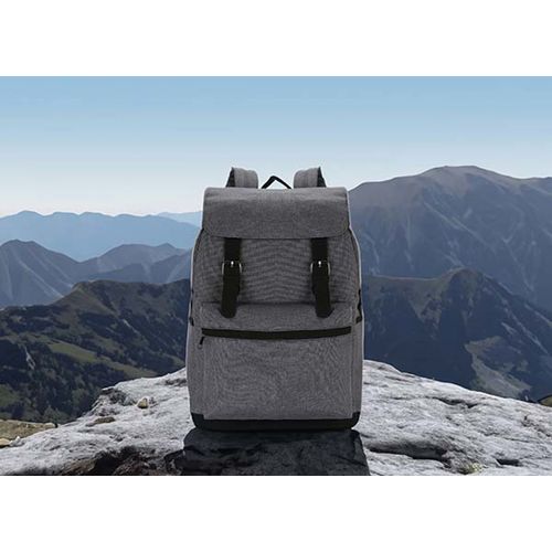 Laptop backpack with magnetic buckle straps