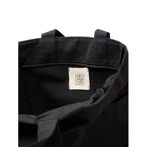 VINGA Hilo AWARE™ recycled canvas zip tote